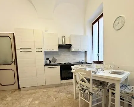 Casa Colombo Daire Finale Ligure